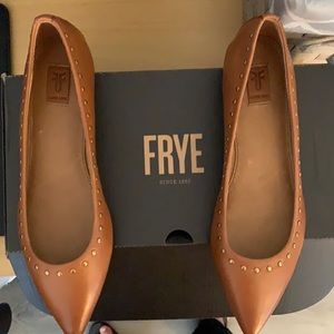 Frye flats